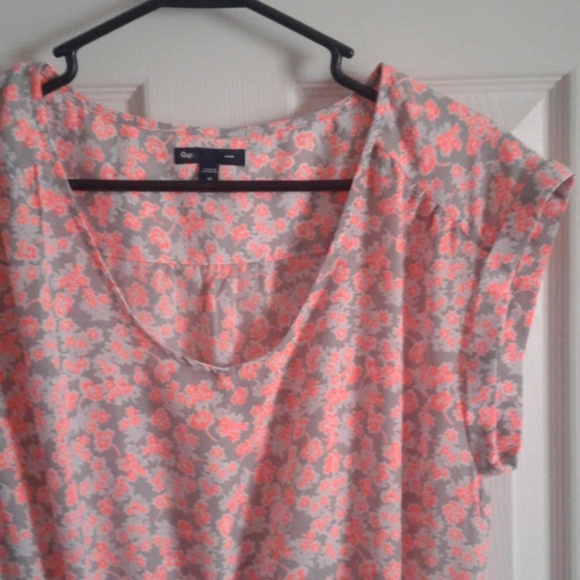 GAP Dresses & Skirts - Vibrant Short Sleeve Dress with Pockets